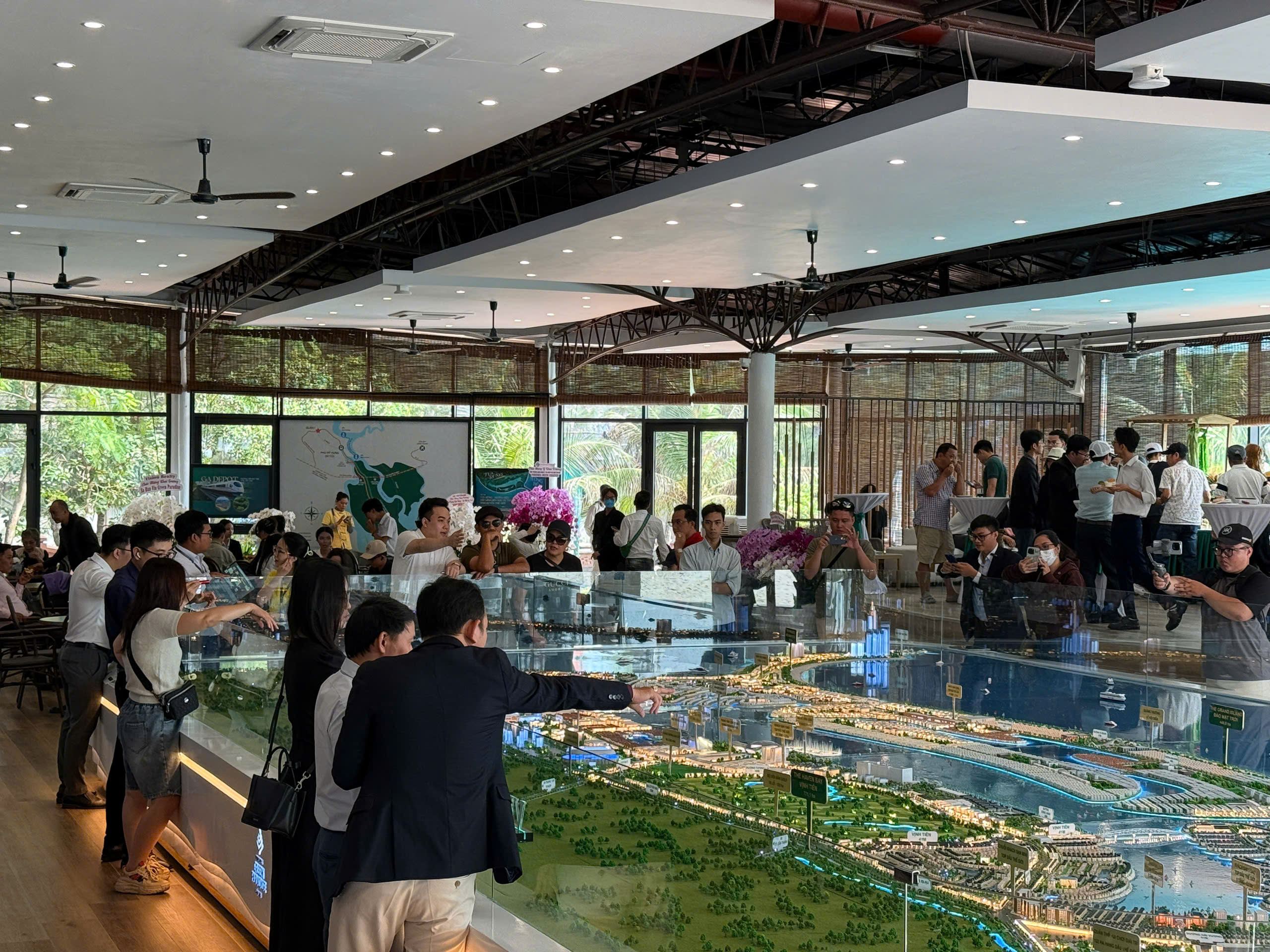 Sa bàn dự án Vinhomes Green Paradise Cần Giờ - mô phỏng 3 phân khu và cảnh quan tổng thể