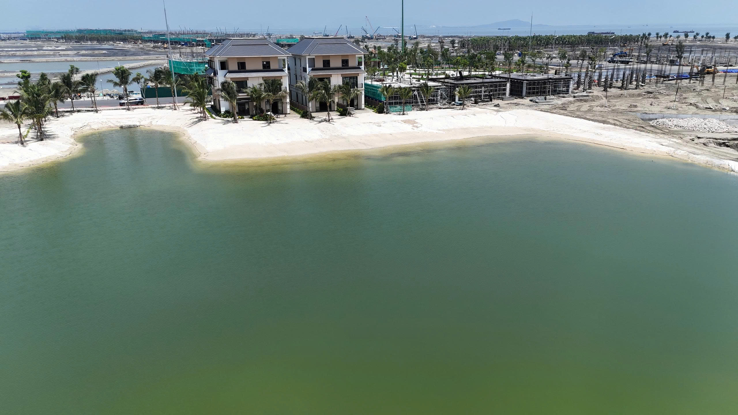 Tiến độ thi công biển hồ Lagoon phía sau khu nhà mẫu