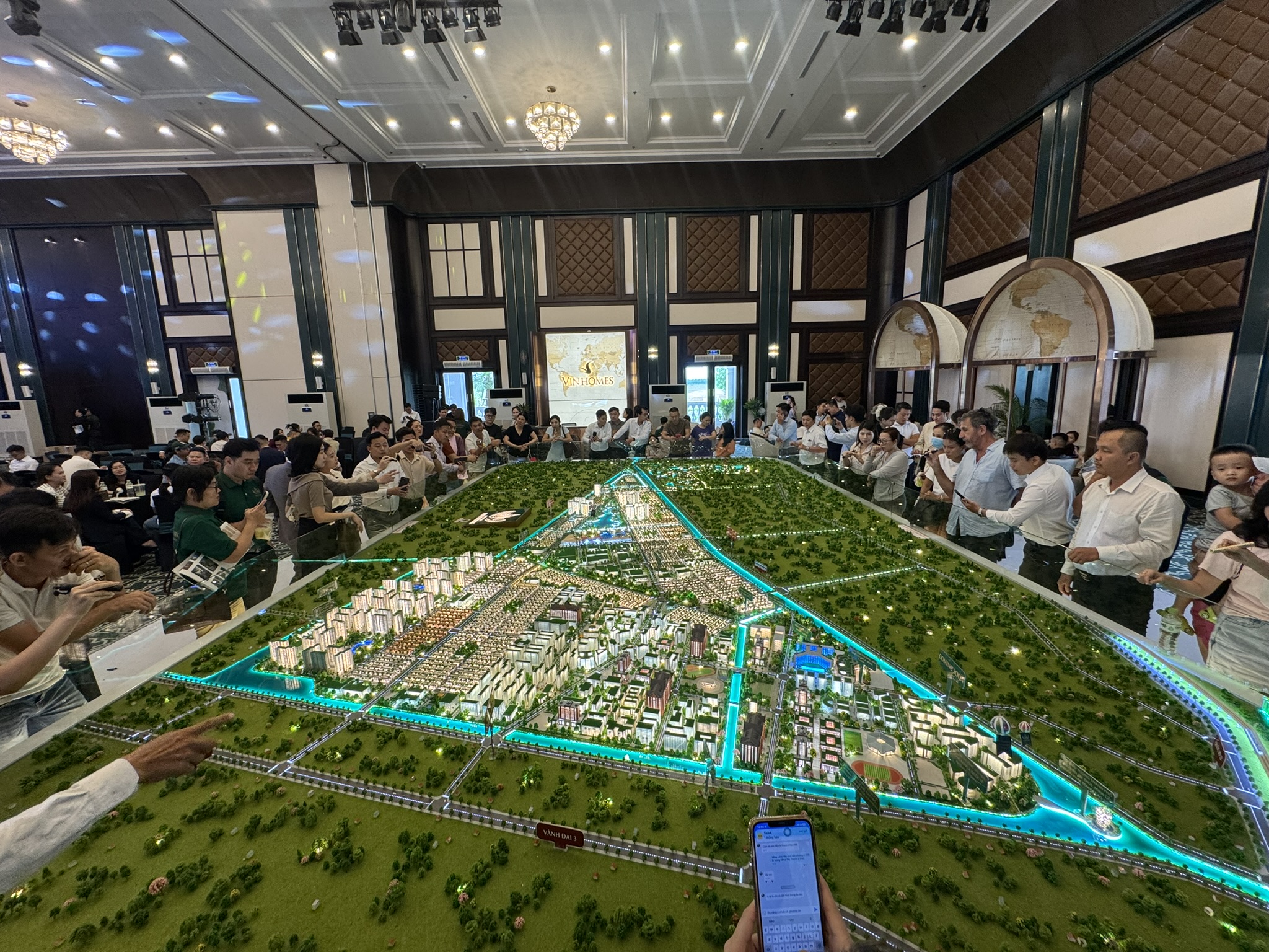 Khai trương sa bàn 3D và sa bàn thực tế dự án Vinhomes Saigon Park