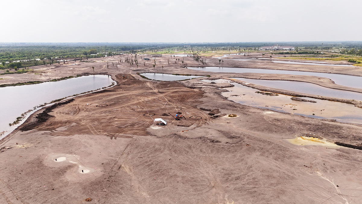 Tiến độ thi công hạ tầng khu vực dự án Vinhomes Hóc Môn - đường nội khu và nền móng