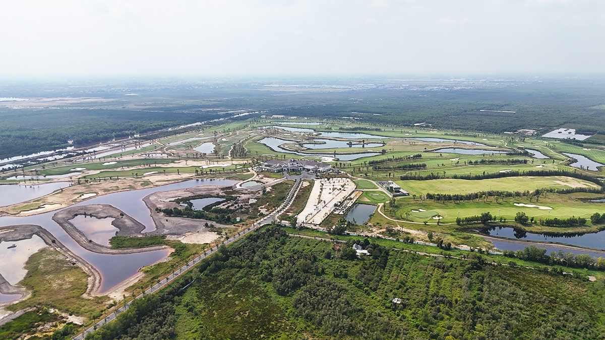 Tiến độ sân golf Vinpearl Léman - hồ nước điều hòa và clubhouse