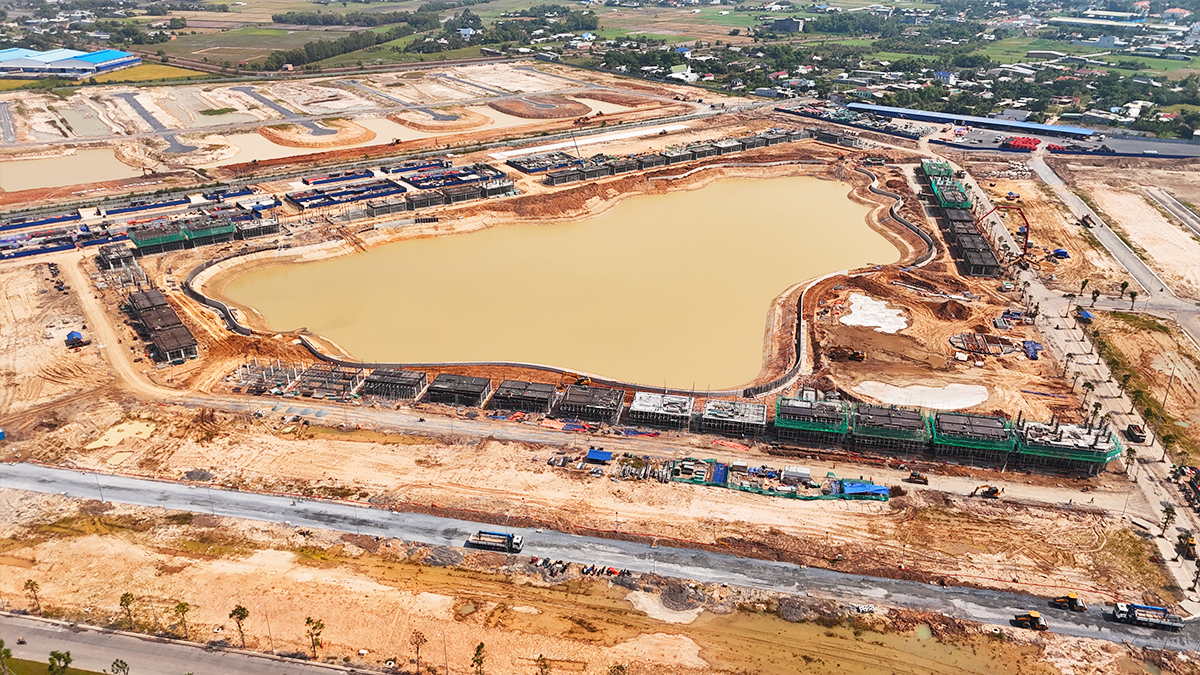 Tiến độ thi công phân khu The Swan Lake Vinhomes Green City Hậu Nghĩa - khu vực hồ cảnh quan