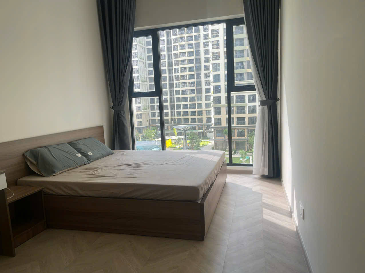 Bán căn hộ Lumiere Boulevard tầng thấp – View nội khu hồ bơi xanh mát - full nội thất - giá tốt tại Vinhomes Grand Park