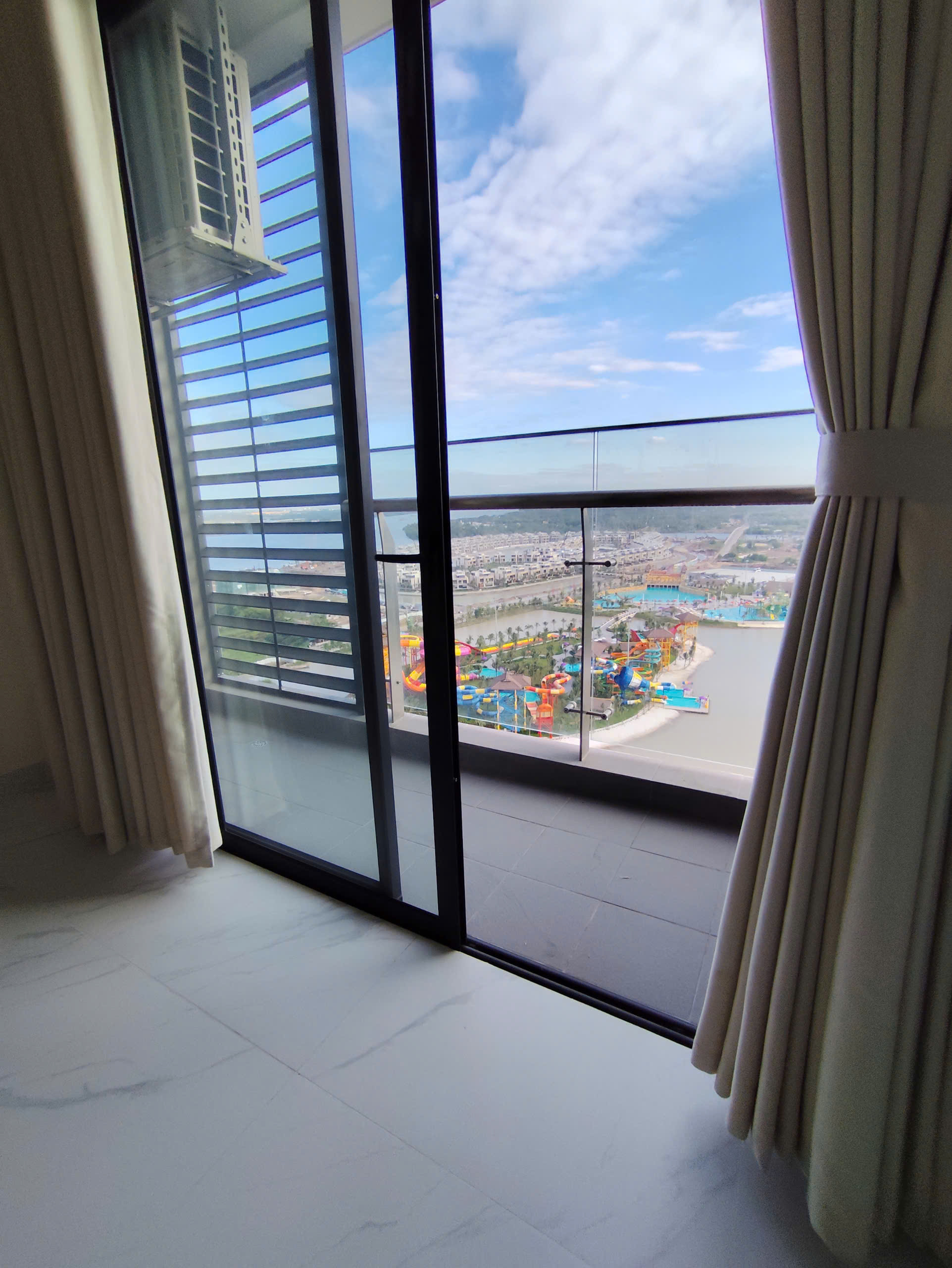 BÁN CĂN HỘ 1PN+ THE BEVERLY – TẦNG CAO, VIEW CÔNG VIÊN 36HA & SÔNG ĐỒNG NAI – HOÀN THIỆN BẾP RÈM