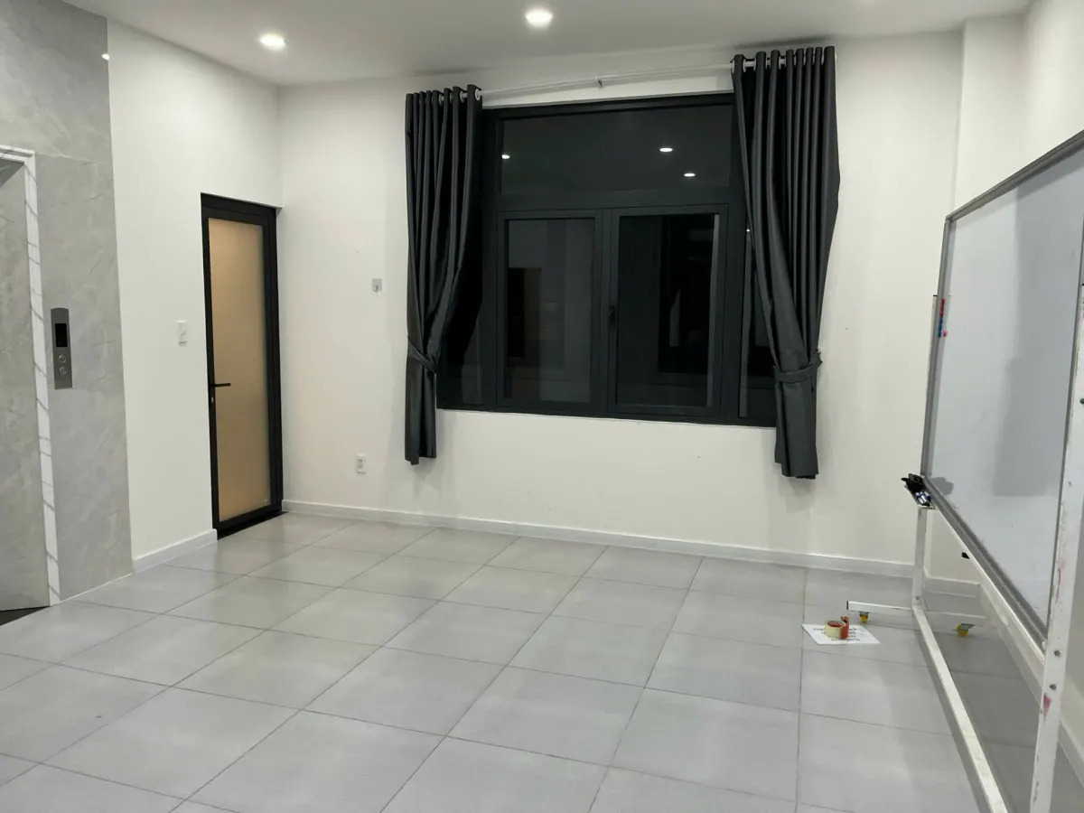 Cho thuê tầng văn phòng nhà phố Vinhomes loại căn 84m2, với diện tích sàn 49m2, hoàn thiện có thang máy, máy lạnh - ảnh 5