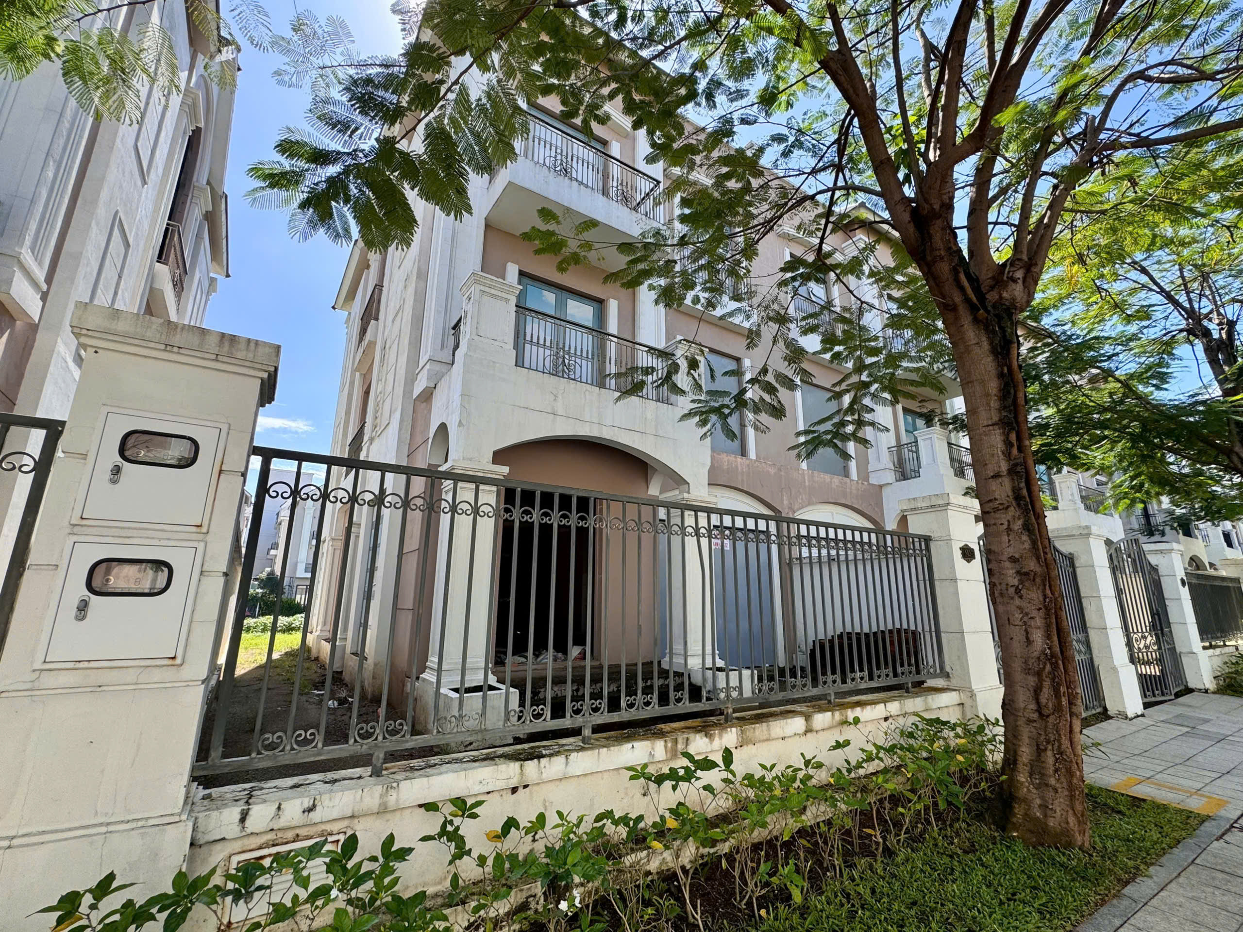 BÁN BIỆT THỰ SEN SÚNG VINHOMES QUẬN 9 GIÁ TỐT CHỈ 31,2 TỶ BAO SANG TÊN - ảnh 5