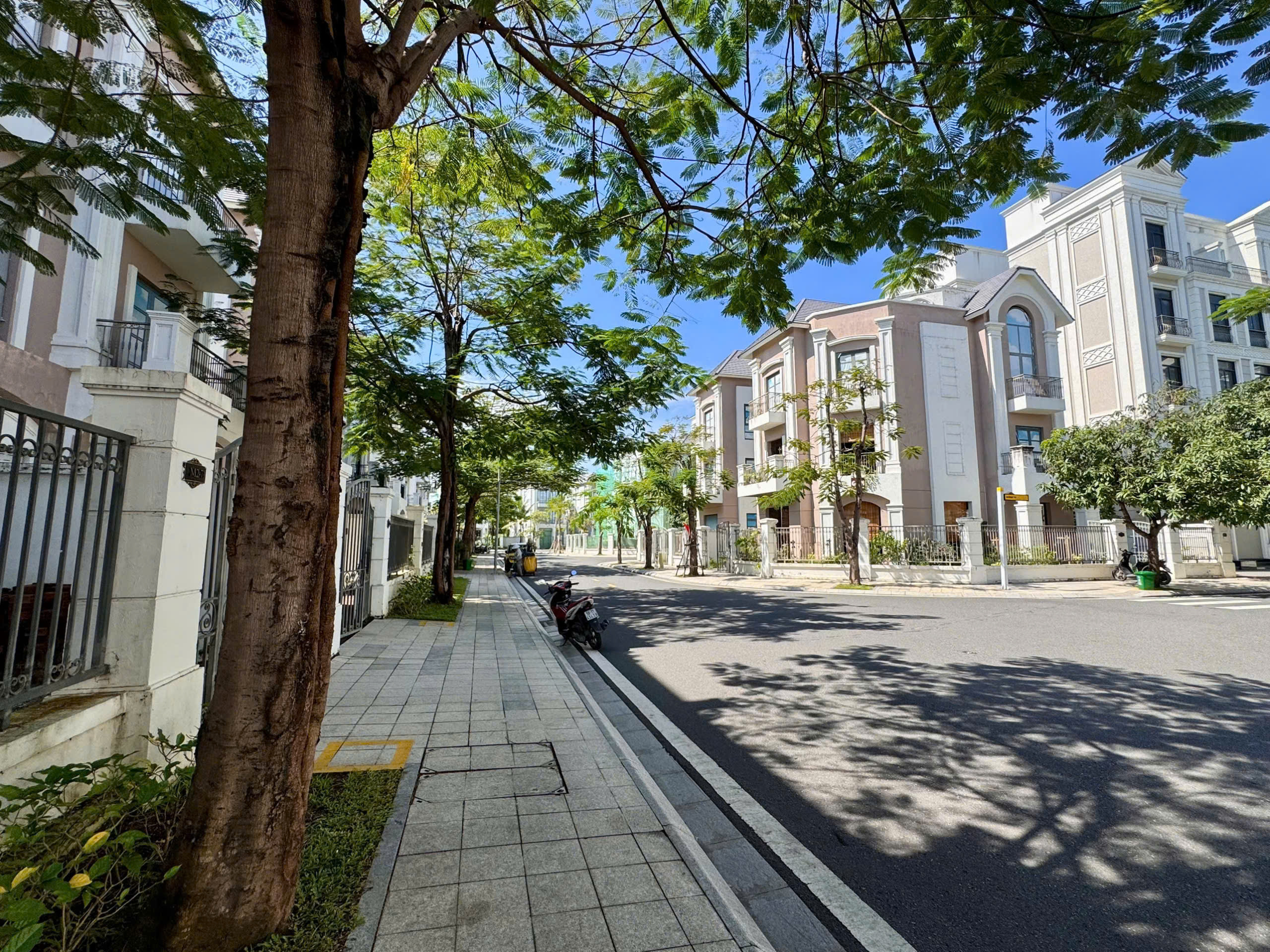 BÁN BIỆT THỰ SEN SÚNG VINHOMES QUẬN 9 GIÁ TỐT CHỈ 31,2 TỶ BAO SANG TÊN - ảnh 4