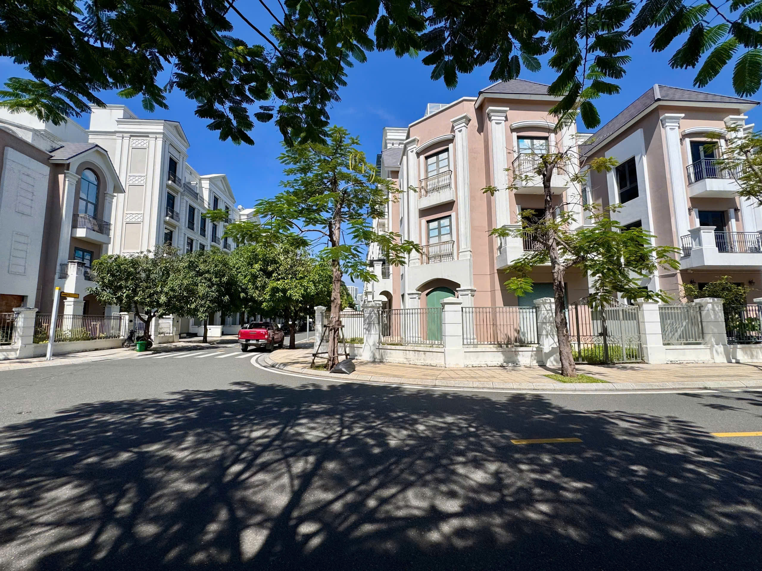 BÁN BIỆT THỰ SEN SÚNG VINHOMES QUẬN 9 GIÁ TỐT CHỈ 31,2 TỶ BAO SANG TÊN - ảnh 3