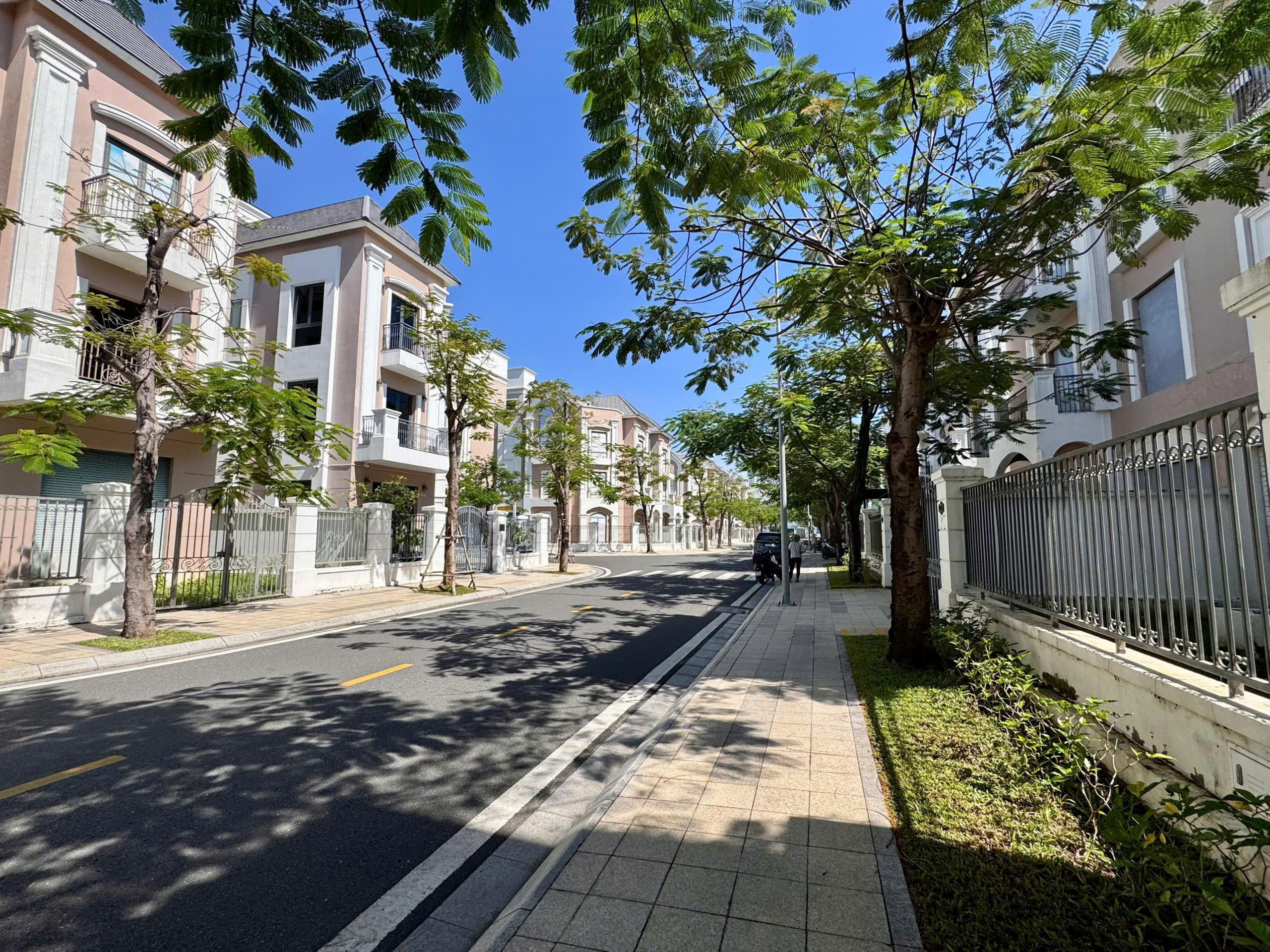 BÁN BIỆT THỰ SEN SÚNG VINHOMES QUẬN 9 GIÁ TỐT CHỈ 31,2 TỶ BAO SANG TÊN - ảnh 2