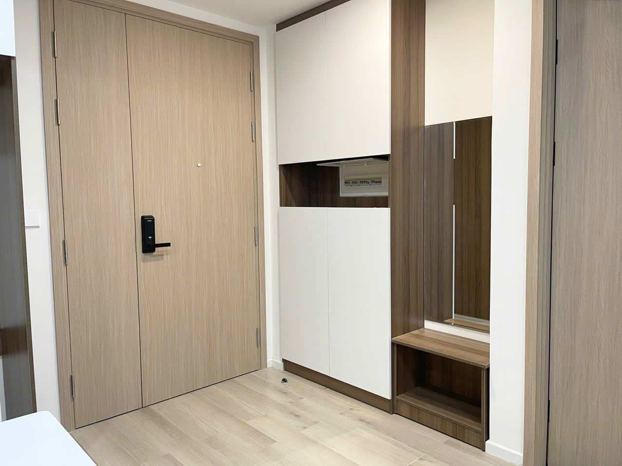 Bán căn hộ Lumiere Boulevard tầng thấp – View nội khu hồ bơi xanh mát - full nội thất - giá tốt tại Vinhomes Grand Park