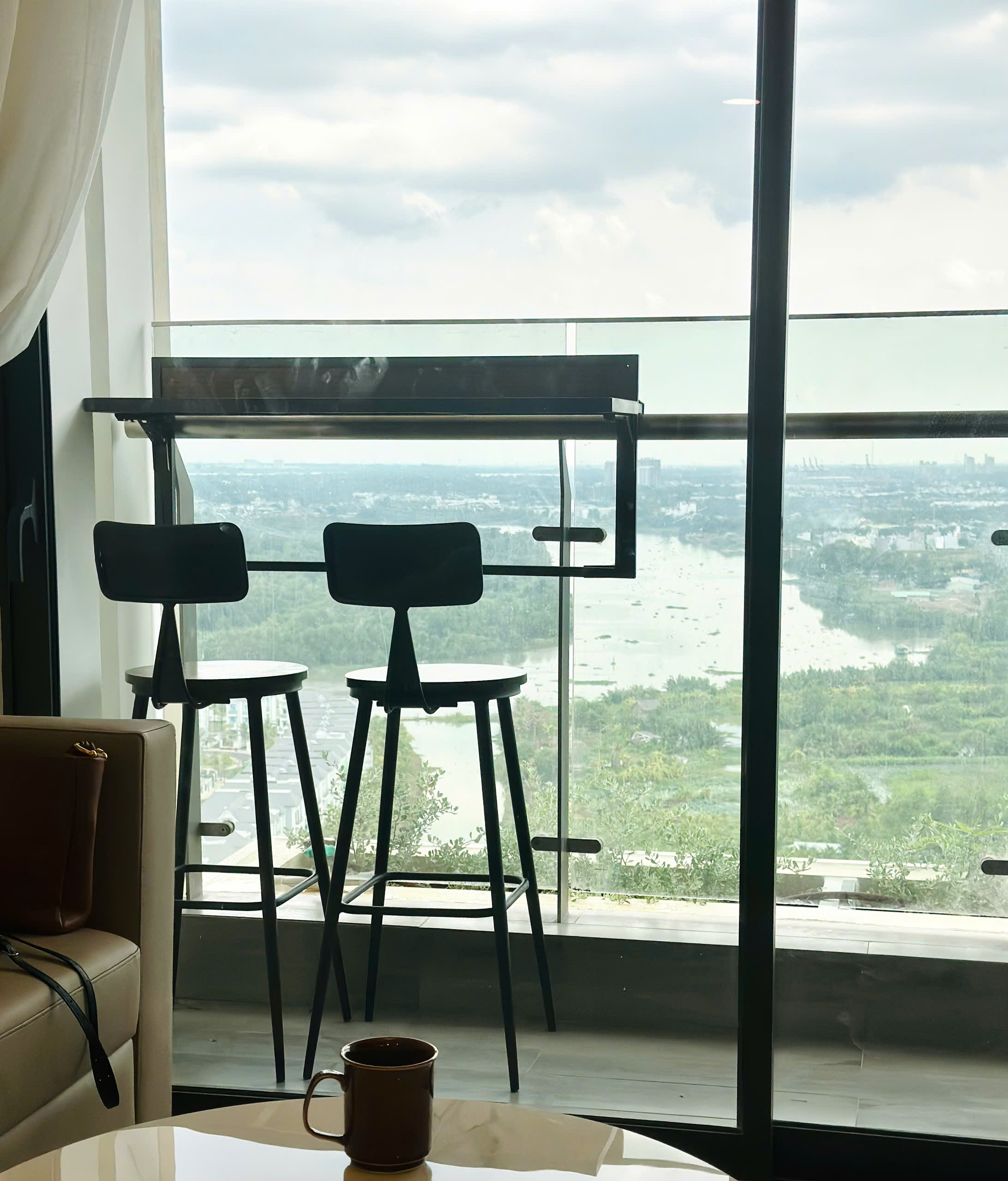 CHO THUÊ CĂN HỘ LUMIERE BOULEVARD VINHOMES GRAND PARK – TẦNG TRUNG, VIEW NỘI KHU HỒ BƠI, FULL NỘI THẤT CAO CẤP