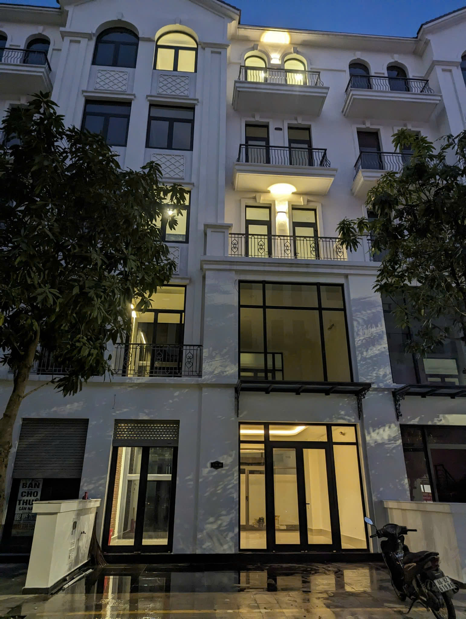 Bán nhà phố dòng tiền sẵn 35tr/tháng - Thanh toán chỉ từ 5,5 Tỷ -   235m2 sàn và 84m2 đất -  trục đường sát Công Vinwonders và Chợ Đêm