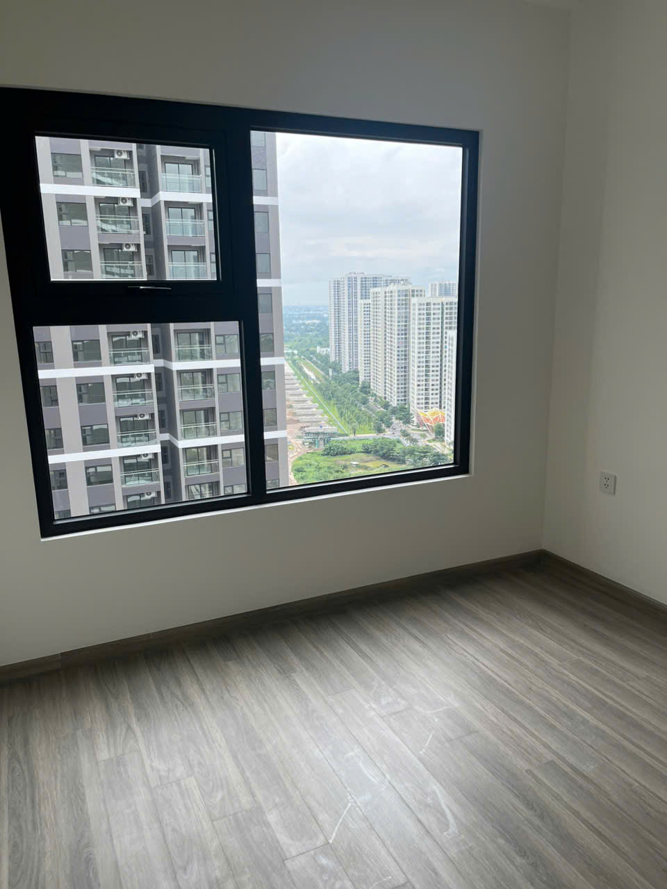 Cho Thuê Gấp Căn Hộ 2PN The Beverly Solari Vinhomes Grand Park - Tầng Cao View Vành Đai 3 Thoáng Đãng, Có Bếp Rèm, Giá Chỉ 7 Triệu