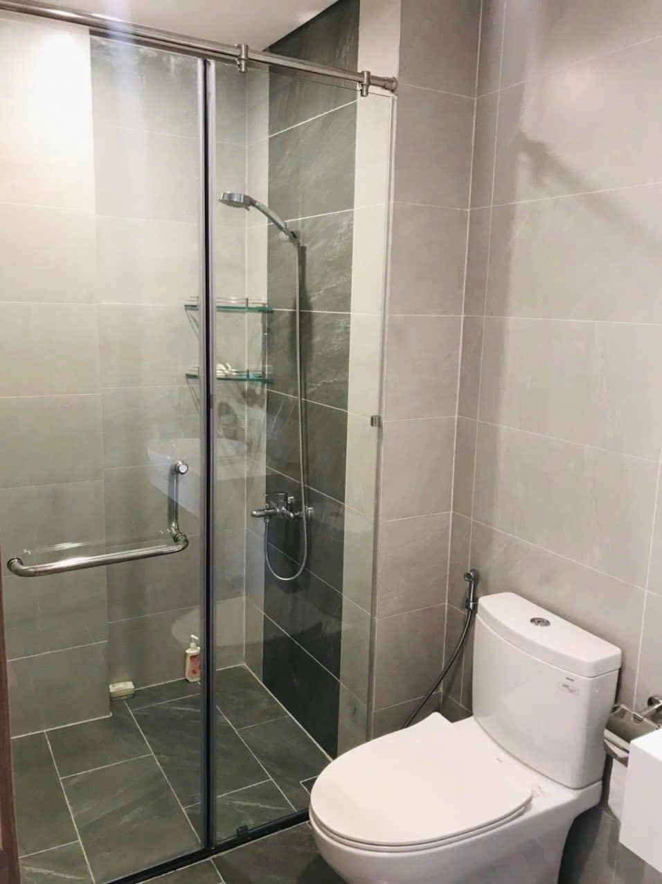 Bán căn hộ Vinhomes Grand Park 2PN1WC – The Rainbow – Full nội thất – View hồ bơi nội khu tầng cao