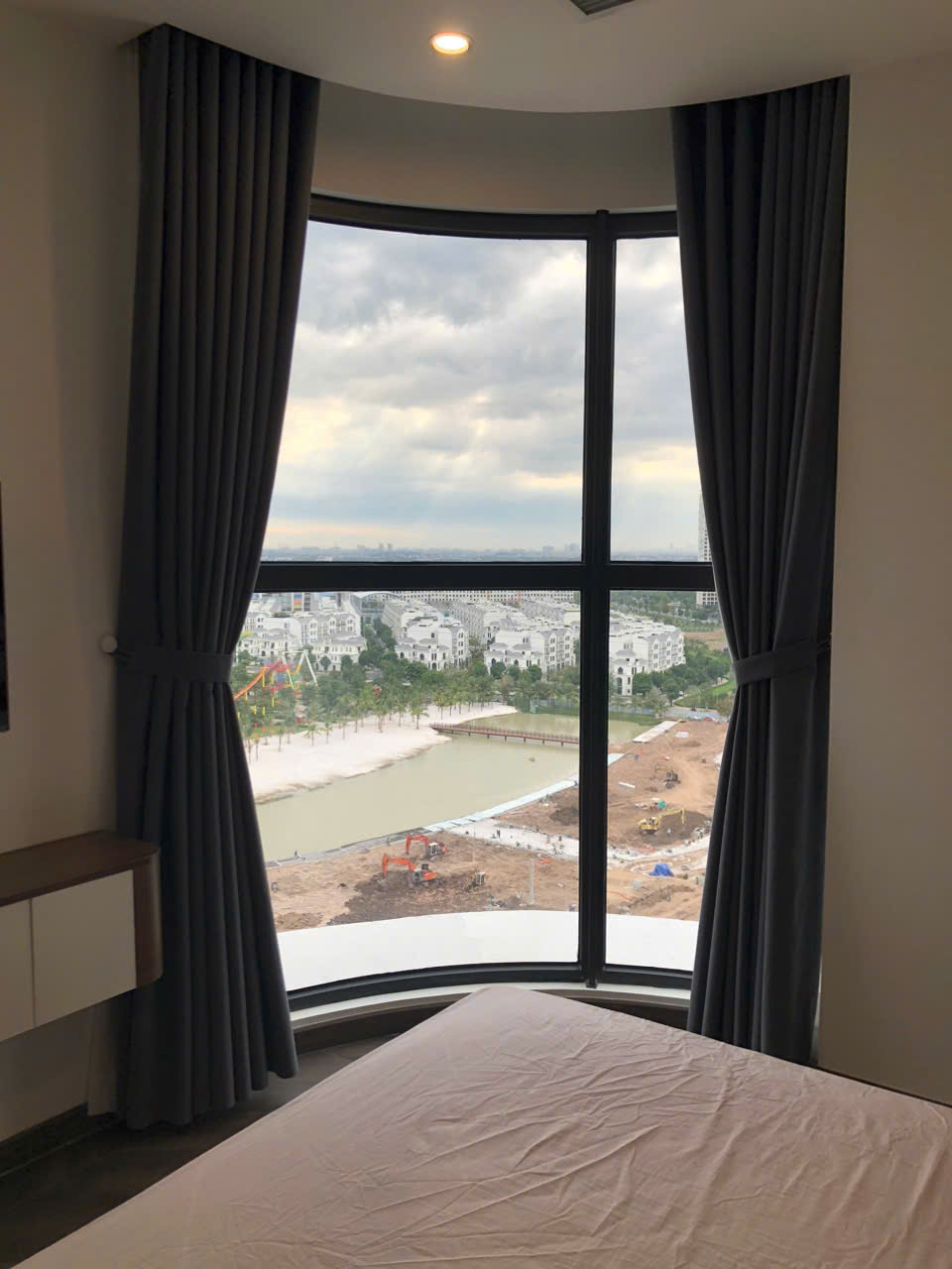 Cho thuê căn hộ 2PN2WC The Beverly Vinhomes Quận 9 - Full nội thất sang trọng - Xách vali vào ở ngay. - ảnh 3