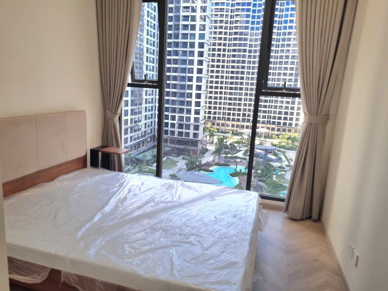 BÁN CĂN HỘ LUMIERE BOULEVARD VINHOMES GRAND PARK 2PN – FULL NỘI THẤT – VIEW NỘI KHU HỒ BƠI – GIÁ TỐT