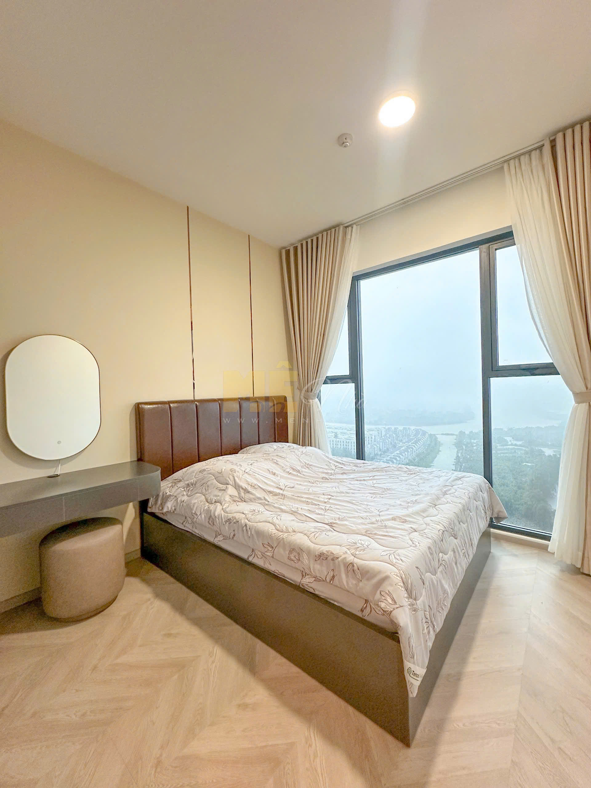CHO THUÊ CĂN HỘ LUMIERE BOULEVARD VINHOMES GRAND PARK – TẦNG TRUNG, VIEW NỘI KHU HỒ BƠI, FULL NỘI THẤT CAO CẤP
