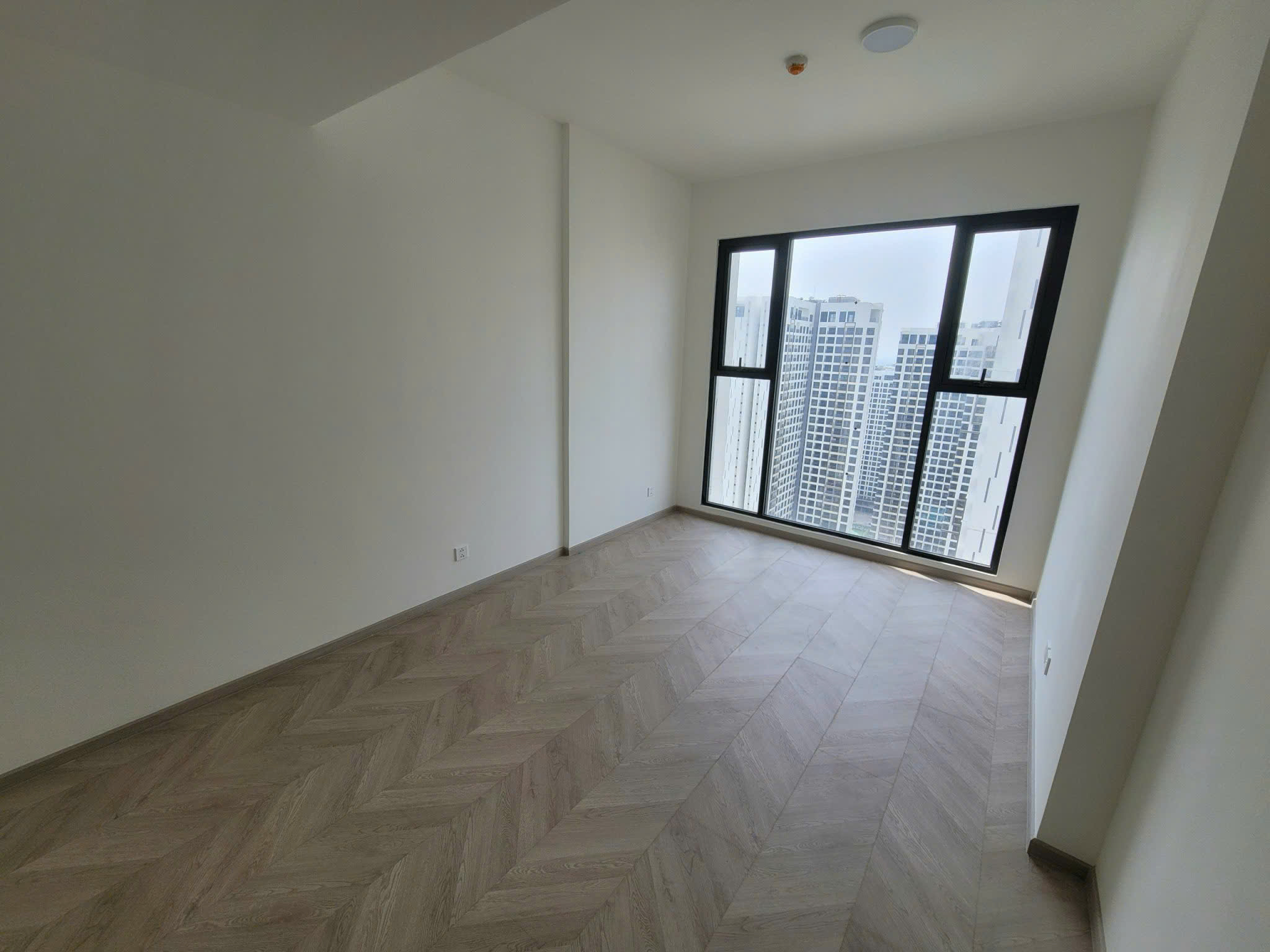 BÁN CĂN HỘ MASTERI CENTRE POINT VINHOMES GRAND PARK 2PN – BẾP RÈM – GIÁ TỐT