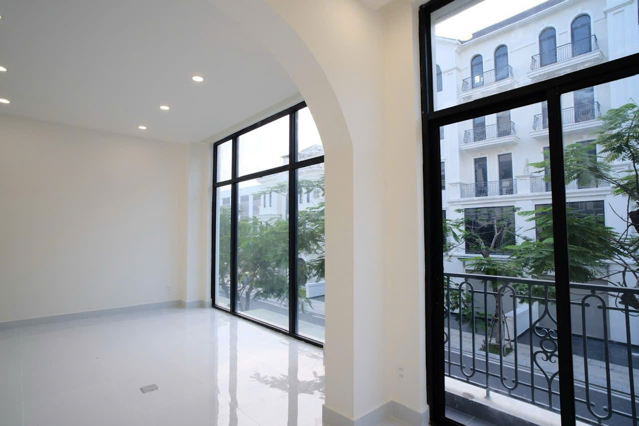 Cho Thuê Nhà Phố The Manhattan Vinhomes Grand Park – Hoàn Thiện Cơ Bản, Có Thang Máy – Giá 30 Triệu/Tháng