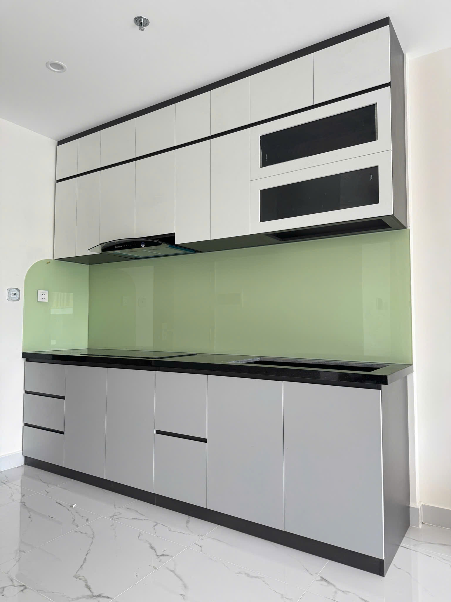 Bán Căn Hộ 2PN The Beverly Solari Vinhomes Grand Park Tầng Cao - View Trực Diện Hồ Bơi, Bếp Rèm Cao Cấp