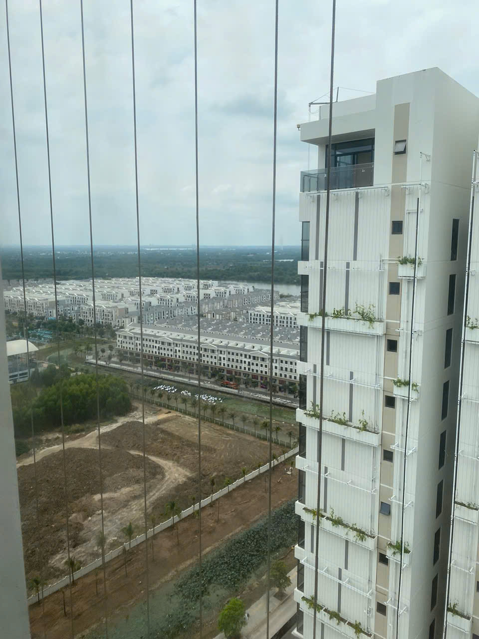 Bán căn hộ 2PN 2WC Lumiere Boulevard Vinhomes Grand Park – View nội khu hồ bơi tầng cao, nội thất bếp & rèm