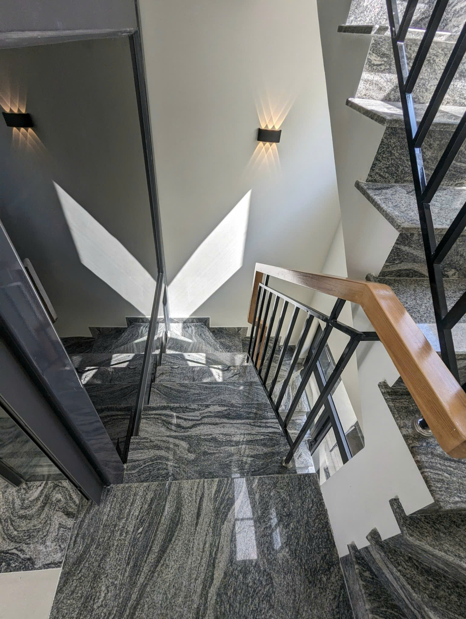 Bán nhà phố dòng tiền sẵn 35tr/tháng - Thanh toán chỉ từ 5,5 Tỷ -   235m2 sàn và 84m2 đất -  trục đường sát Công Vinwonders và Chợ Đêm