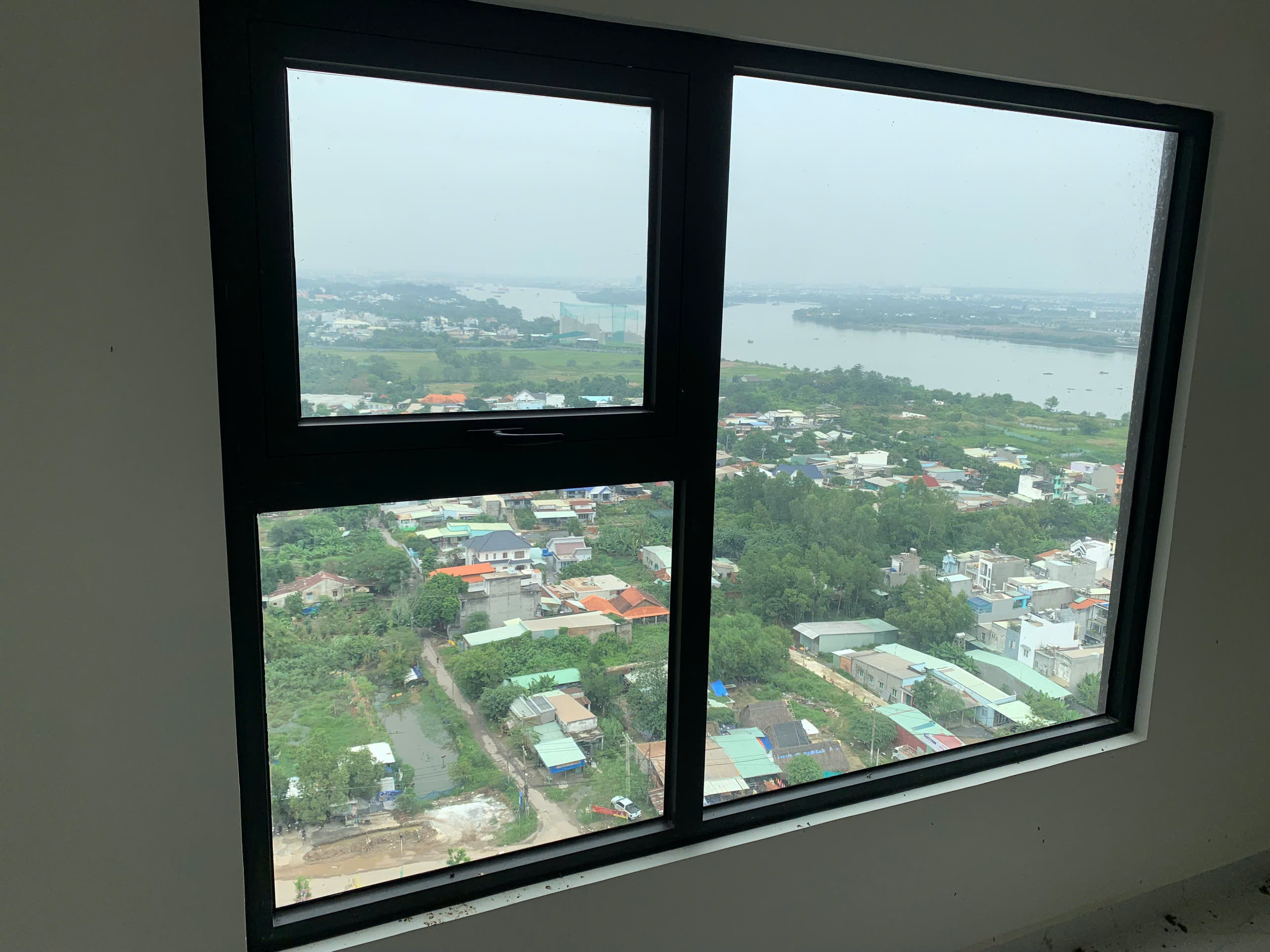 Bán căn hộ Vinhomes Grand Park Studio – The Beverly Solari – View tầng cao hồ bơi & sông Đồng Nai