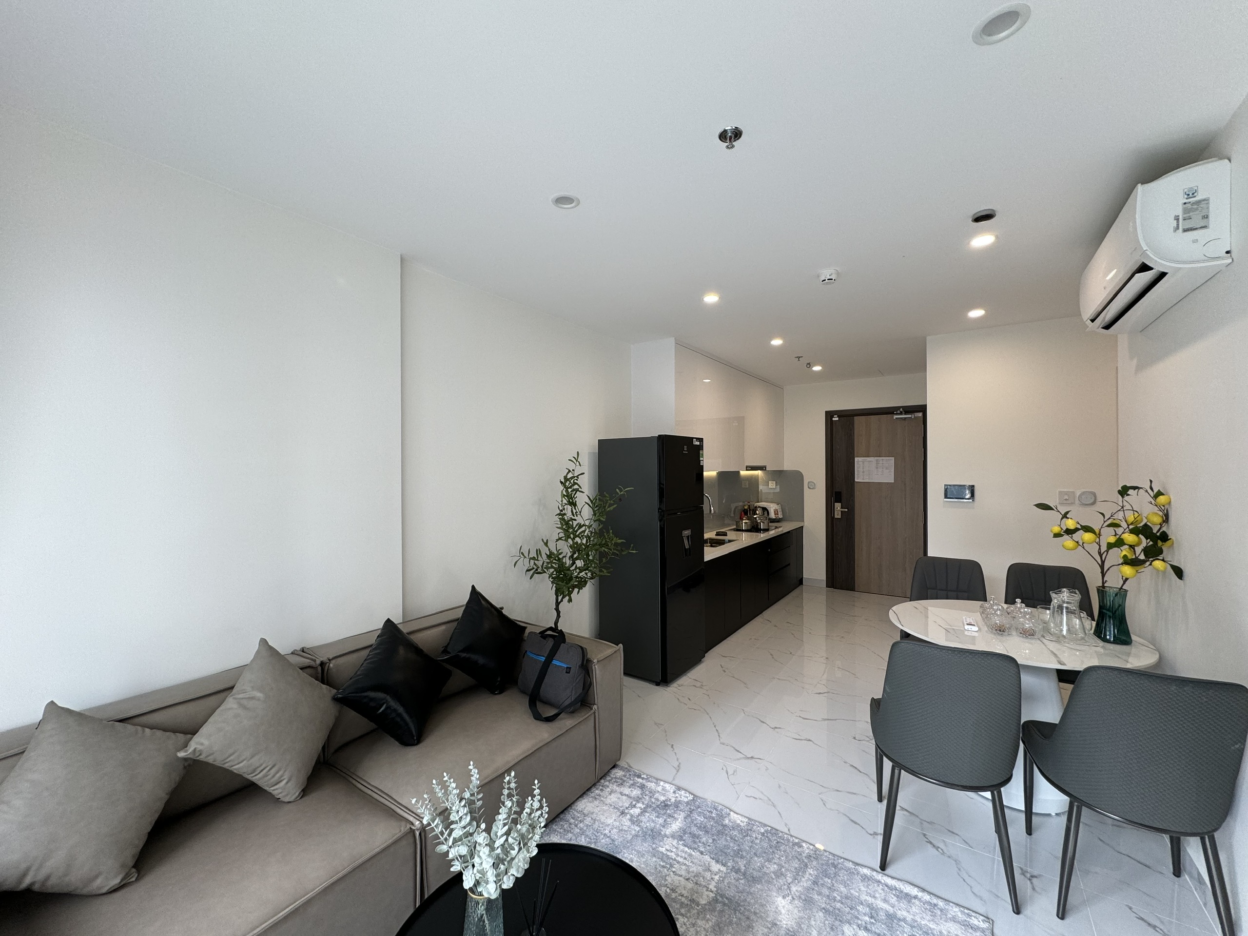NHÀ ĐẸP NGAY VINCOM_CHO THUÊ 11TR FULL NỘI THẤT LUXURY_ XÁCH VALI VÀO Ở. CHỦ DỄ THƯƠNG