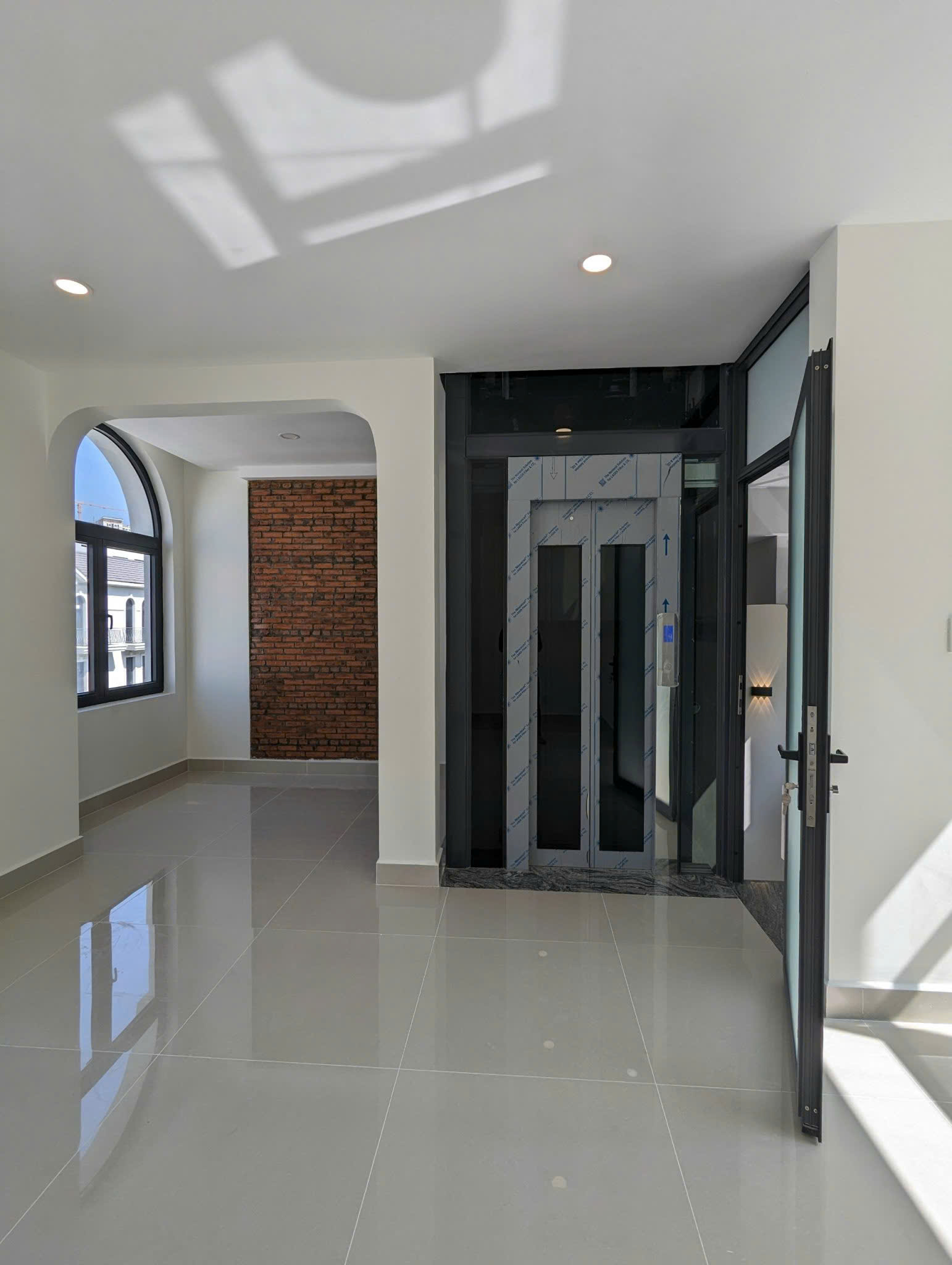 Bán nhà phố dòng tiền sẵn 35tr/tháng - Thanh toán chỉ từ 5,5 Tỷ -   235m2 sàn và 84m2 đất -  trục đường sát Công Vinwonders và Chợ Đêm