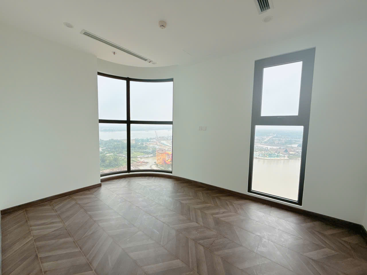 Bán Căn Hộ 3PN The Beverly - Tầng Cao View Trực Diện Công Viên 36ha Siêu Thoáng - 10.5 Tỷ