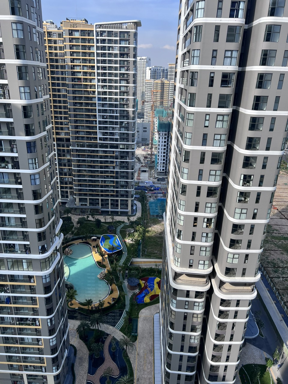 Bán căn hộ Vinhomes Grand Park 2PN 2WC – The Beverly – Nội thất cơ bản – View hồ bơi tầng cao - ảnh 3