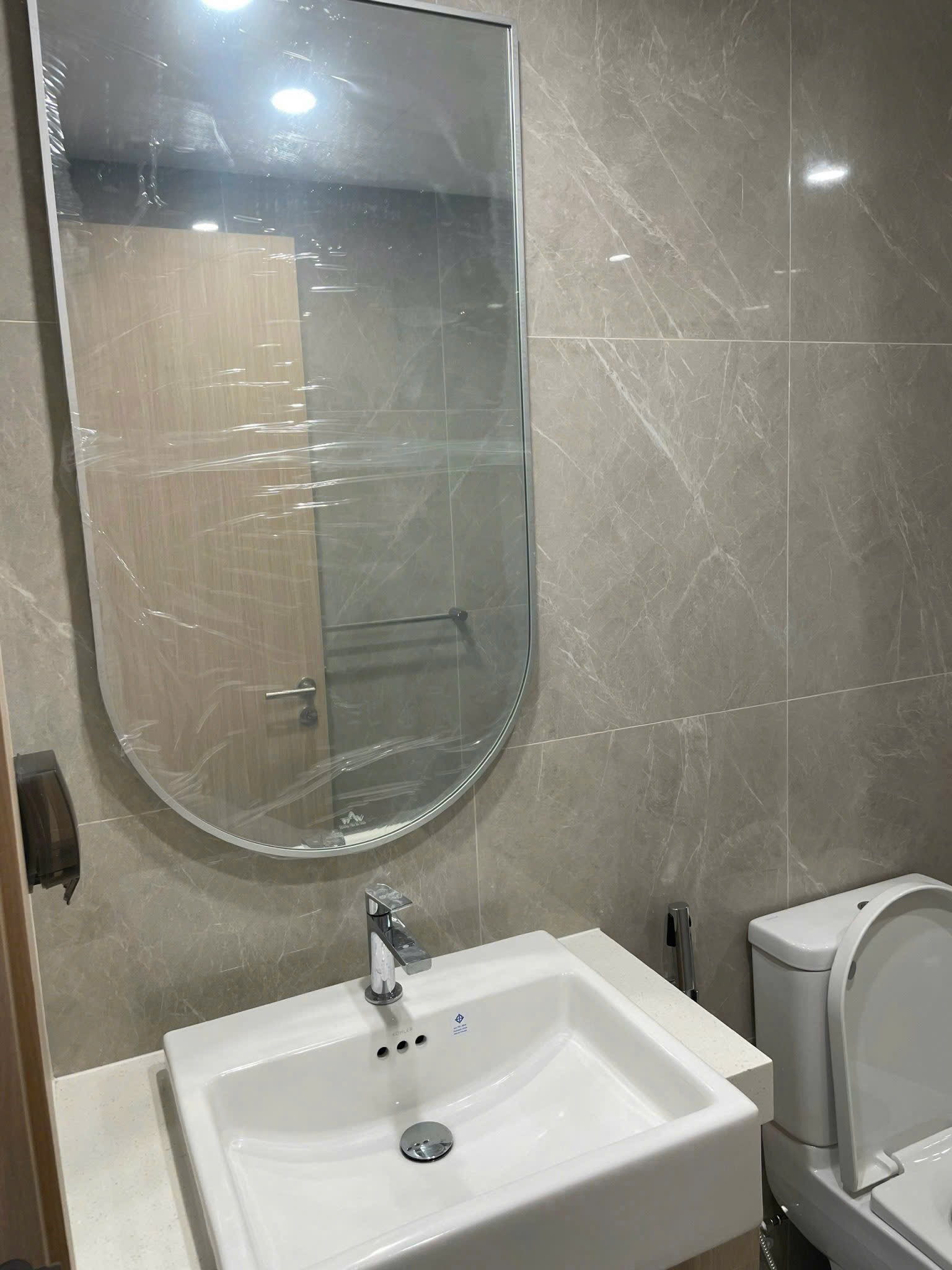 BÁN CĂN HỘ MASTERI CENTRE POINT VINHOMES GRAND PARK – VIEW NỘI KHU HỒ BƠI, BẾP & RÈM, GIÁ TỐT QUẬN 9