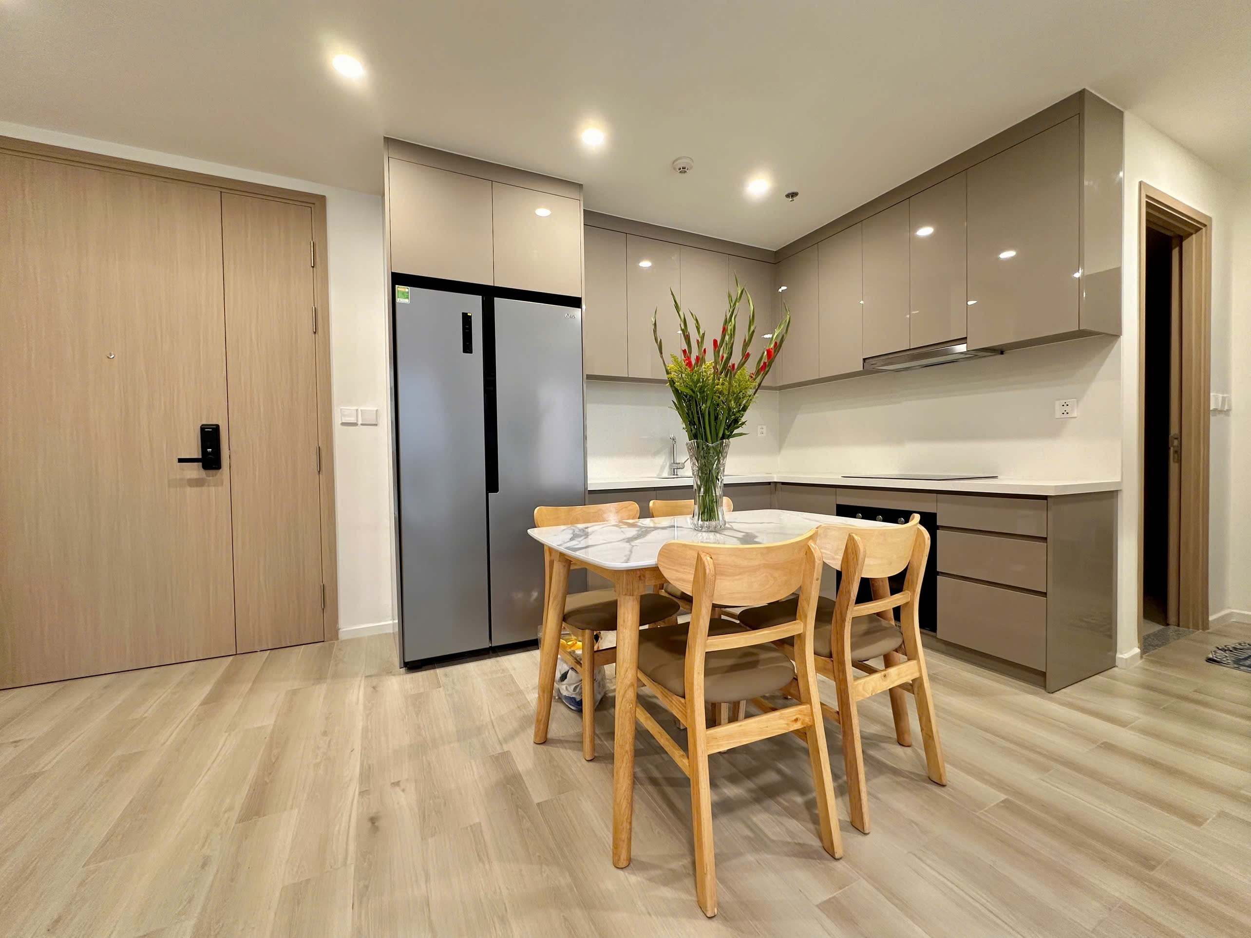 BÁN & CHO THUÊ CĂN HỘ MASTERI CENTRE POINT VINHOMES GRAND PARK – FULL NỘI THẤT CAO CẤP – 2PN, VIEW NỘI KHU