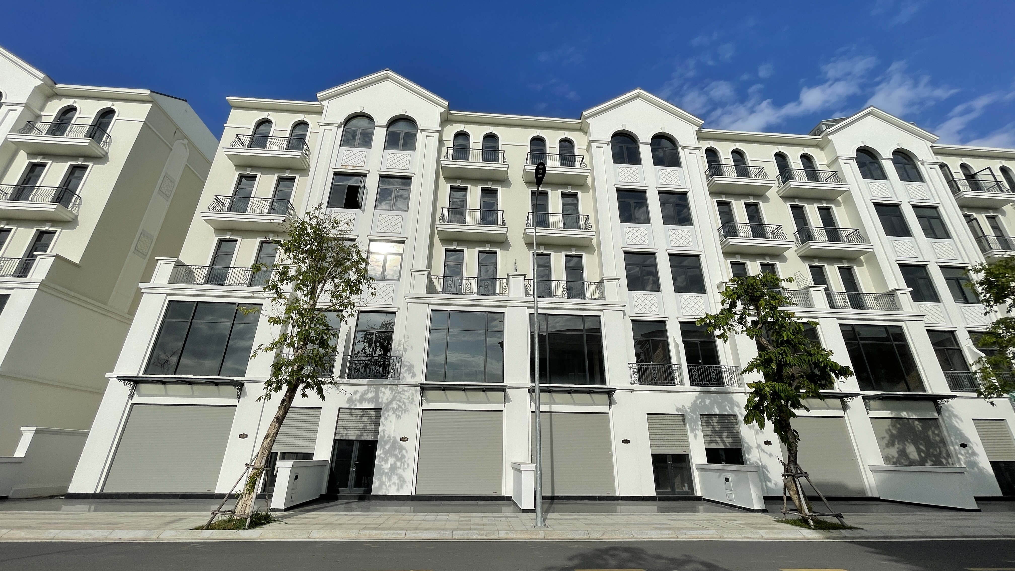 Bán nhà phố 650m2 sử dụng đối diện công viên biển hồ 36ha tại Vinhomes Grand Park