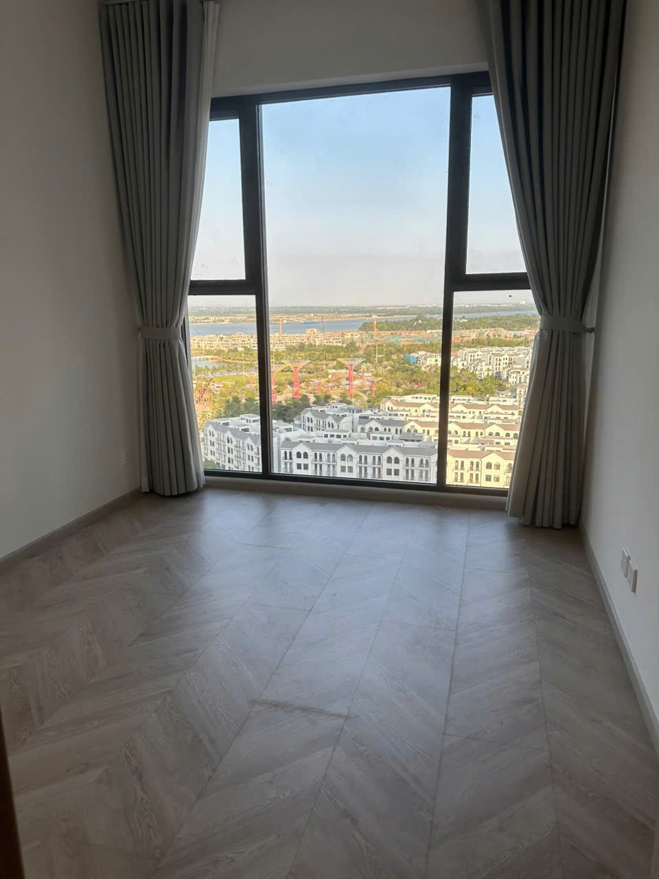 BÁN CĂN HỘ MASTERI CENTRE POINT – 2PN, NỘI THẤT BẾP & RÈM, GIÁ TỐT QUẬN 9