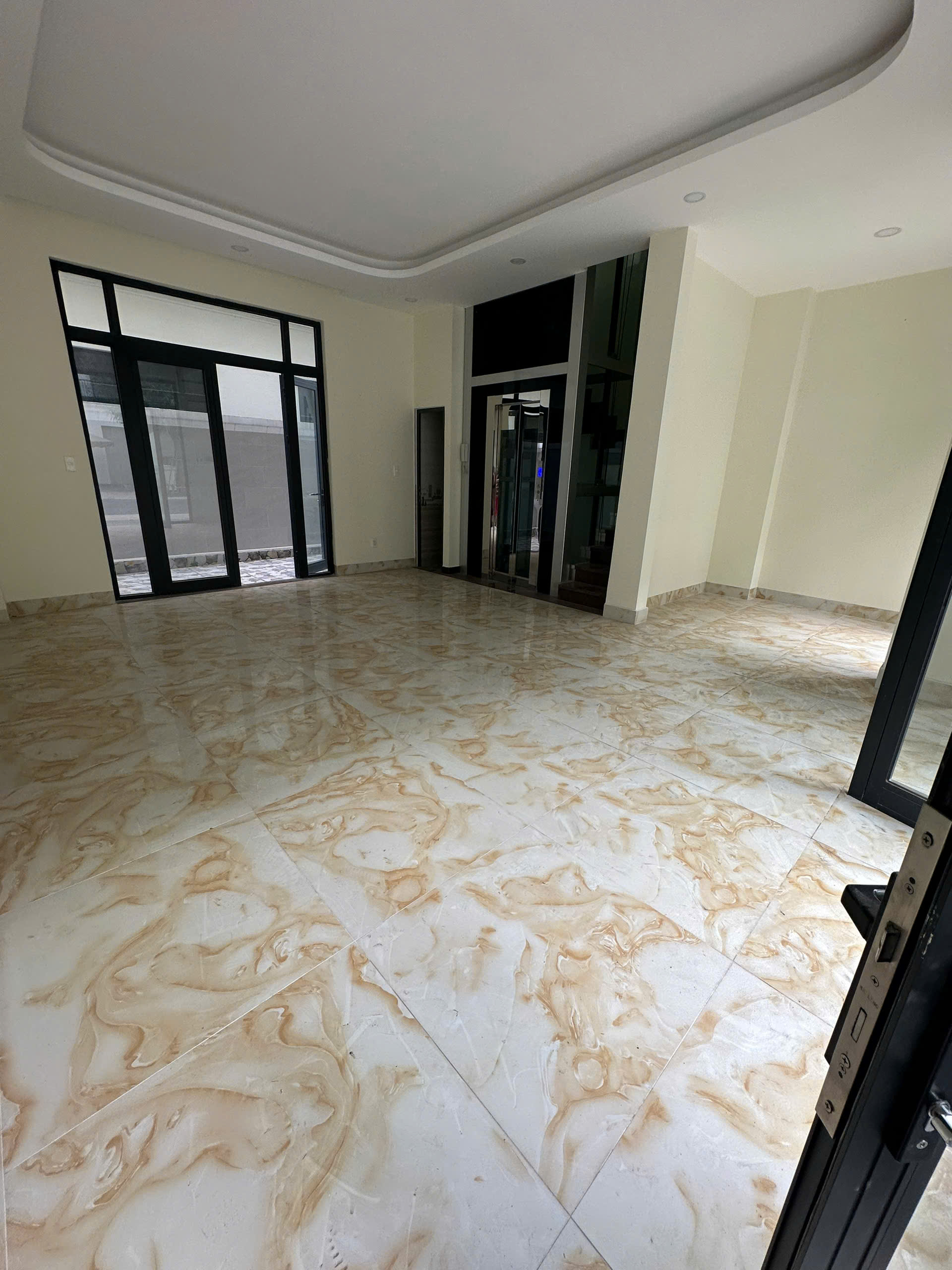 BÁN NHÀ PHỐ VINHOMES QUẬN 9 NGAY CV36HA GIÁ 19TY SẴN HỢP ĐỒNG THUÊ 30TR/ TH, SẴN SỔ - ảnh 3