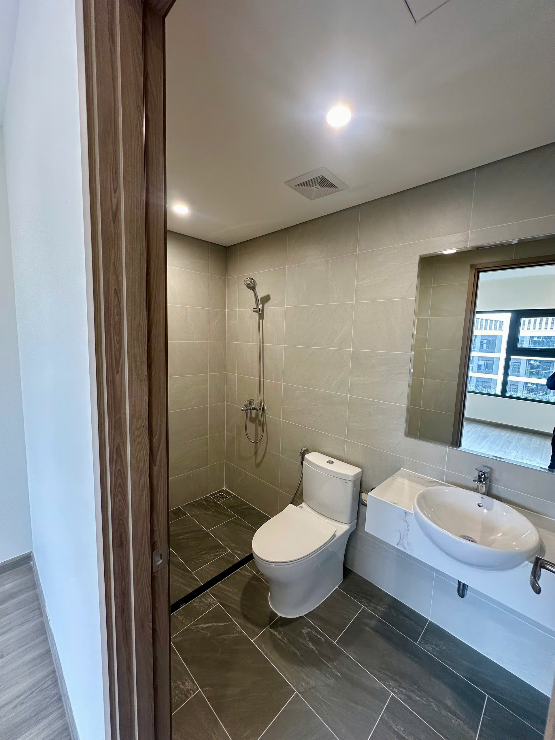 Bán Căn Hộ 2PN The Beverly Solari Vinhomes Grand Park Tầng Cao - View Trực Diện Hồ Bơi, Bếp Rèm Cao Cấp