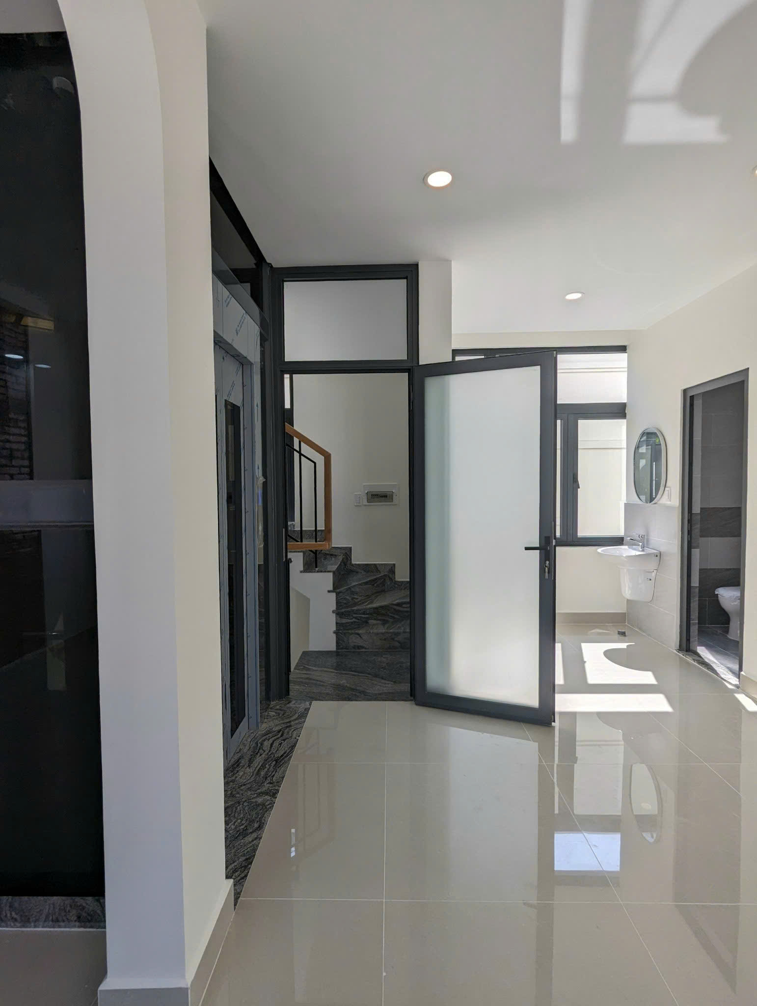 Bán nhà phố dòng tiền sẵn 35tr/tháng - Thanh toán chỉ từ 5,5 Tỷ -   235m2 sàn và 84m2 đất -  trục đường sát Công Vinwonders và Chợ Đêm