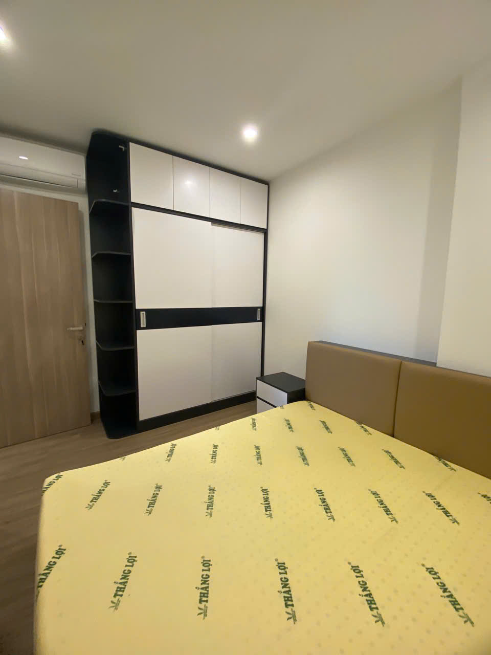 Cho thuê căn hộ 2PN2WC Full Nội Thất – The Rainbow Vinhomes Grand Park – Giá chỉ 7.5 triệu/tháng | View ngoại khu tầng cao thoáng mát