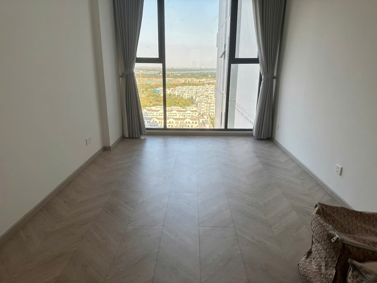 BÁN CĂN HỘ MASTERI CENTRE POINT – 2PN, NỘI THẤT BẾP & RÈM, GIÁ TỐT QUẬN 9