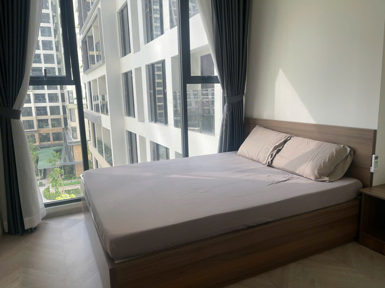 Bán căn hộ Lumiere Boulevard tầng thấp – View nội khu hồ bơi xanh mát - full nội thất - giá tốt tại Vinhomes Grand Park