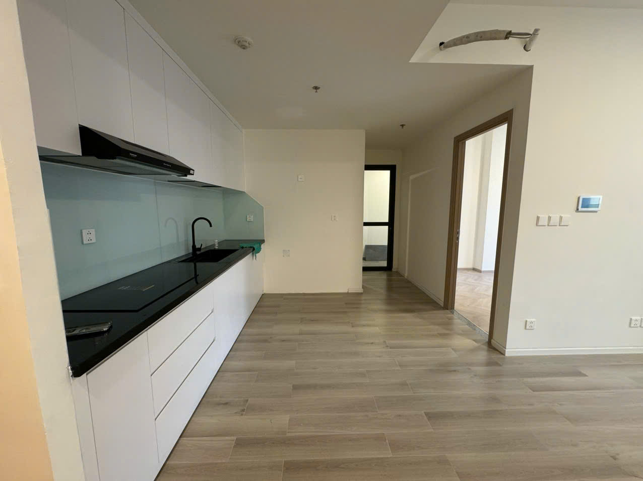 CHO THUÊ CĂN HỘ LUMIERE BOULEVARD – VINHOMES GRAND PARK  2PN2WC | NHÀ MỚI - NỘI THẤT BẾP RÈM - ảnh 6