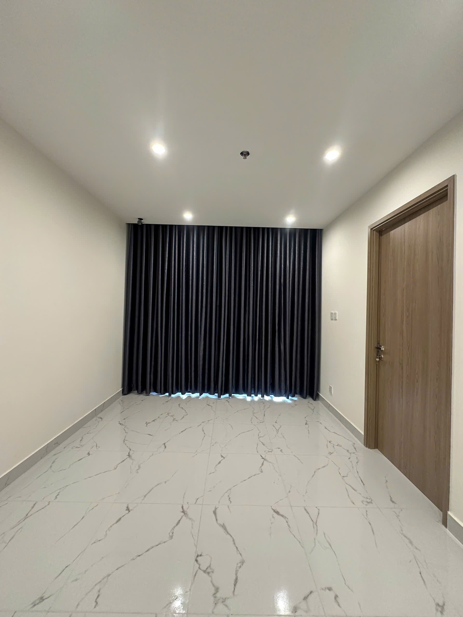 Bán Căn Hộ 2PN The Beverly Solari Vinhomes Grand Park Tầng Cao - View Trực Diện Hồ Bơi, Bếp Rèm Cao Cấp