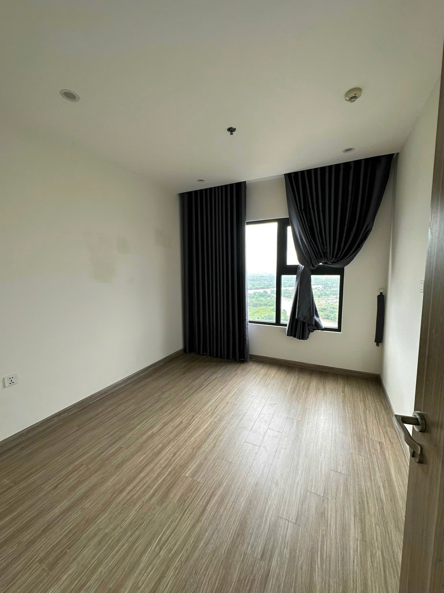 Bán căn hộ 2PN1WC –  View ngoại khu xanh mát cực thoáng – The Rainbow Vinhomes Grand Park, Giá chỉ 2.85 Tỷ