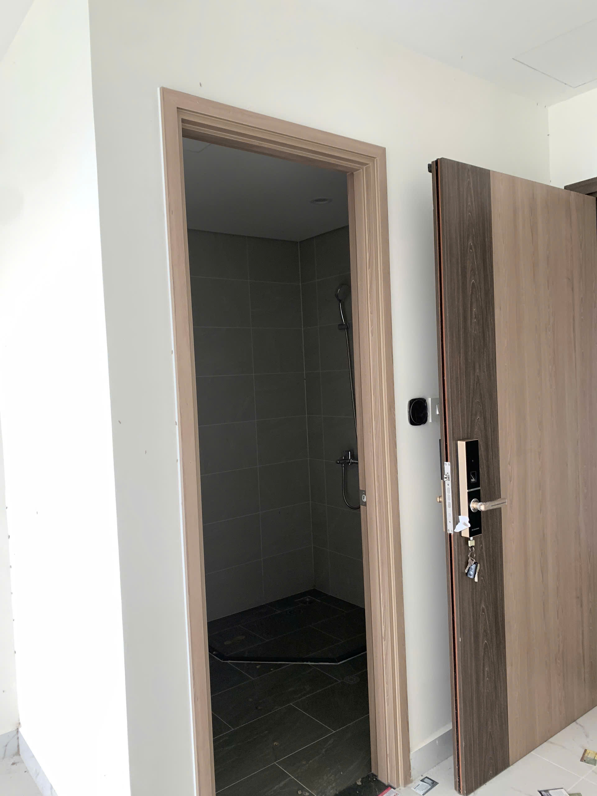 Bán căn hộ Vinhomes Grand Park Studio – The Beverly Solari – View tầng cao hồ bơi & sông Đồng Nai