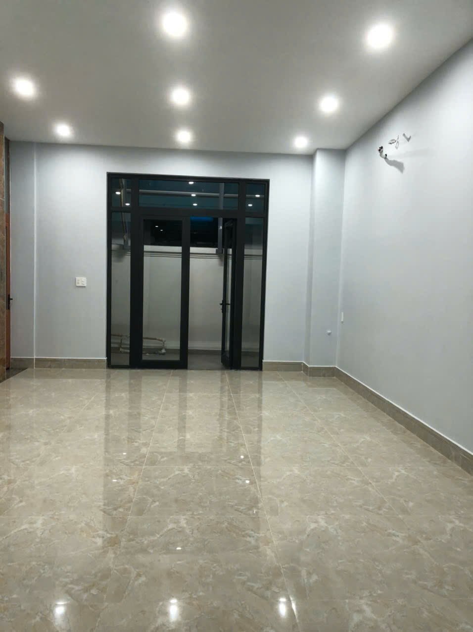 BÁN NHÀ PHỐ LIỀN KỀ THE MANHATTAN – VINHOMES GRAND PARK  Hoàn thiện cơ bản | Có thang máy | Giá tốt 18 tỷ