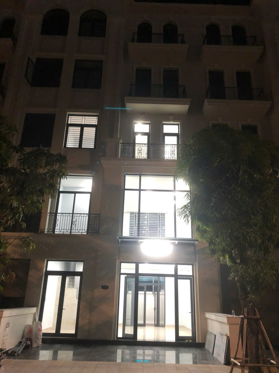 BÁN NHÀ PHỐ LIỀN KỀ THE MANHATTAN – VINHOMES GRAND PARK  Hoàn thiện cơ bản | Có thang máy | Giá tốt 18 tỷ