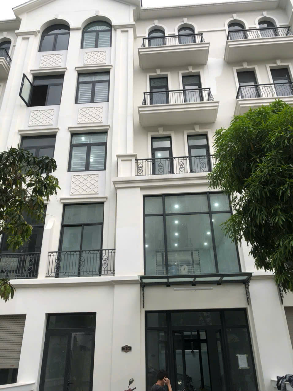 BÁN NHÀ PHỐ LIỀN KỀ THE MANHATTAN – VINHOMES GRAND PARK  Hoàn thiện cơ bản | Có thang máy | Giá tốt 18 tỷ