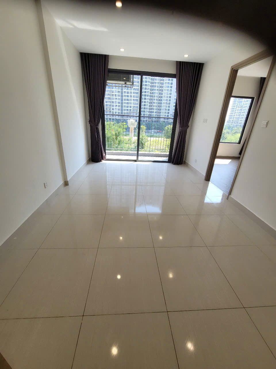 Bán Căn Hộ 2PN 2WC Tầng Thấp – Nội Thất Sẵn Bếp Rèm Vinhomes Grand Park | Phân Khu The Origami – Quận 9