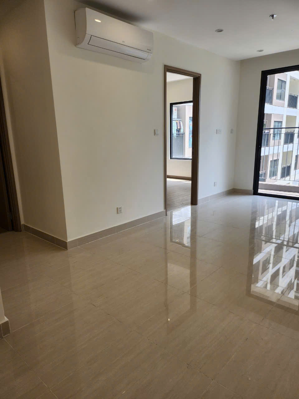 Bán Căn Hộ 2PN 2WC Vinhomes Grand Park – The Origami Tầng Thấp | View Công Viên & Hồ Bơi Nội Khu | Nhà Trống Hoàn Thiện Cơ Bản